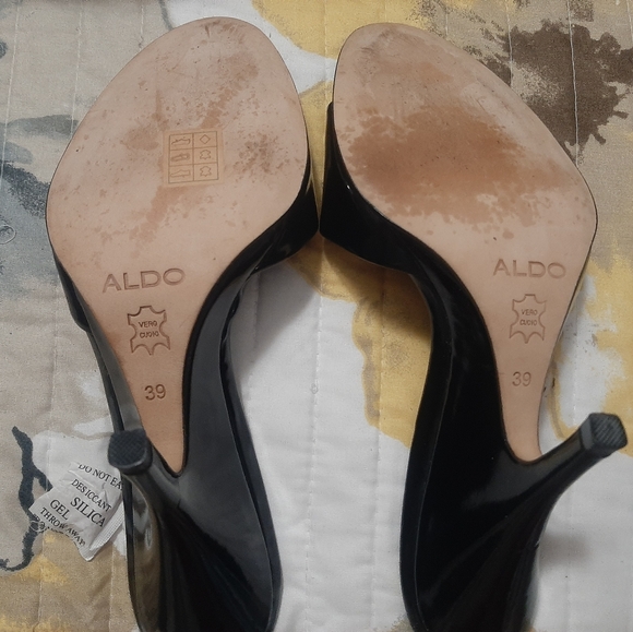 Shoes - Picture 4 of 11